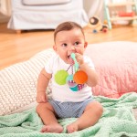 Sounds So Squeezy – gryzak z piłeczkami sensorycznymi / B.Toys