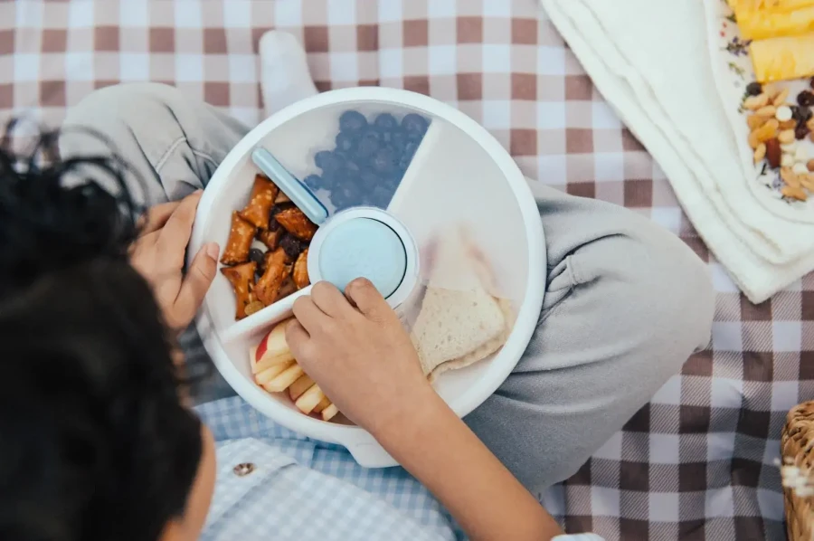LARGE SNACK SPINNER duży pojemnik na przekąski, Macaron Blue / GOBE