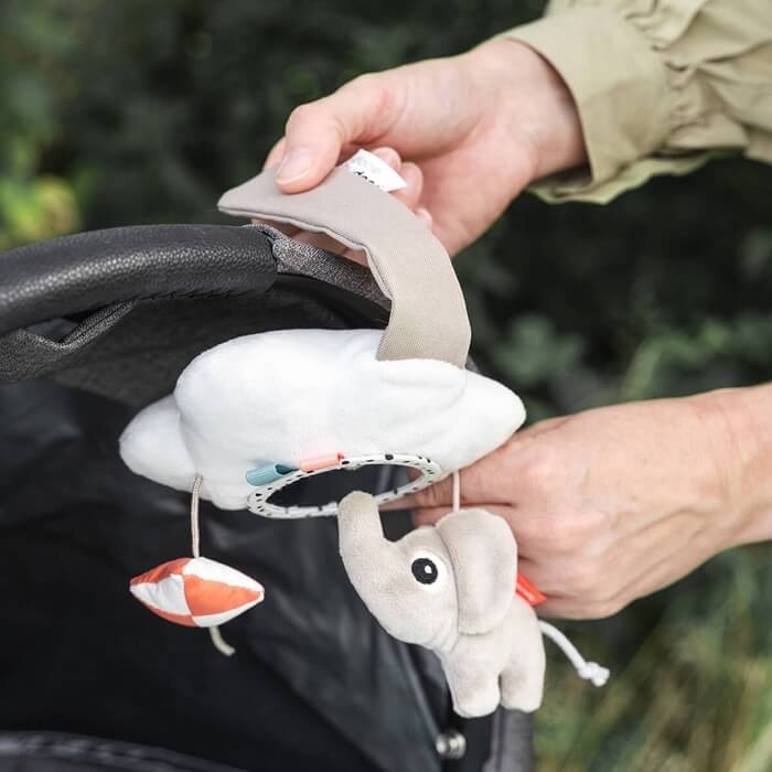 Zawieszka do wózka i fotelika Chmurka Playground / Done by Deer