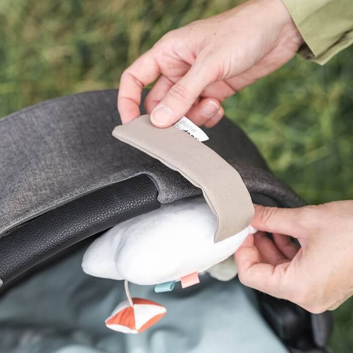 Zawieszka do wózka i fotelika Chmurka Playground / Done by Deer