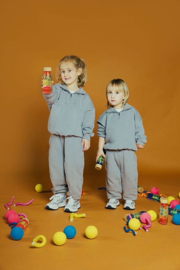 Butelka sensoryczna dwufazowa MOVE SPIRALA różowa / Petit Boum