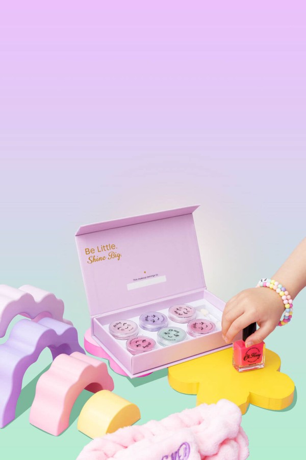 Naturalny zestaw do makijażu Sweet Treat, cienie do powiek, róż, pomadka i akcesoria / Oh Flossy