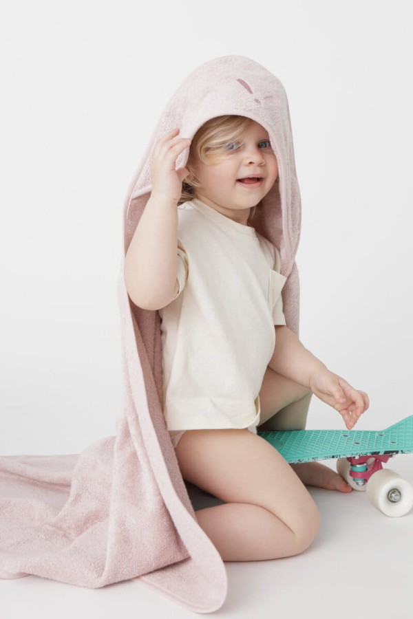 Ręcznik z kapturkiem 90 x 90 cm bambusowo-bawełniany różowy z haftem kolekcja TowelPower / Piapimo