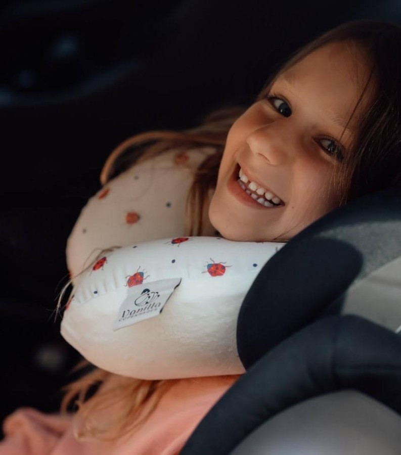 Poduszka podróżna rogal Travel Ladybug dla dzieci / Vanilla Copenhagen
