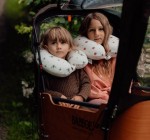 Poduszka podróżna rogal Travel Ladybug dla dzieci / Vanilla Copenhagen
