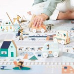 Zestaw klocków i figurek 35 el. Biała Dolina Cross Roads 2+ / Janod