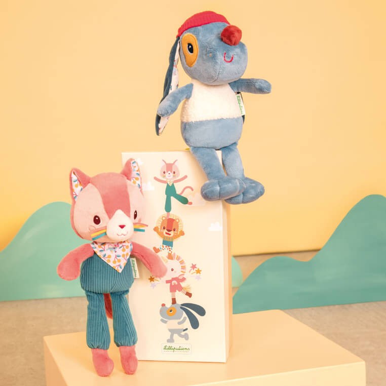 Przytulanka w ozdobnym pudełku Kotka Jeanne 3 m+ / Lilliputiens