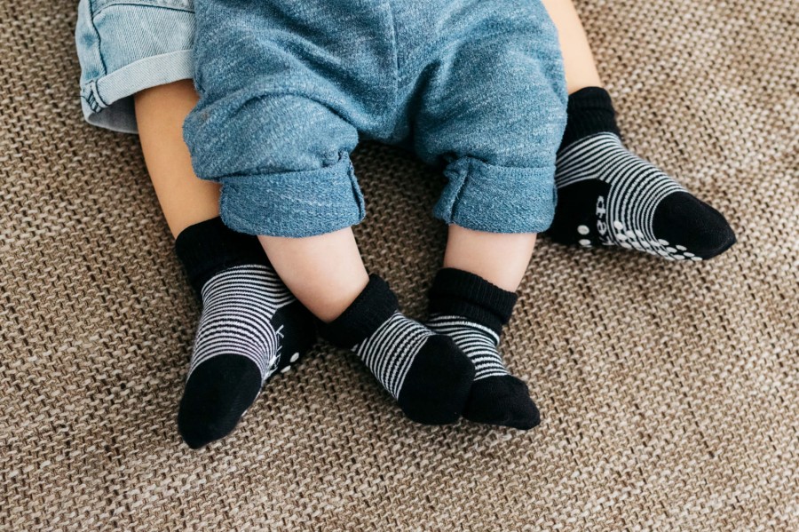 Skarpetki niemowlęce Stay-on-Socks, Black Stripes / KipKep