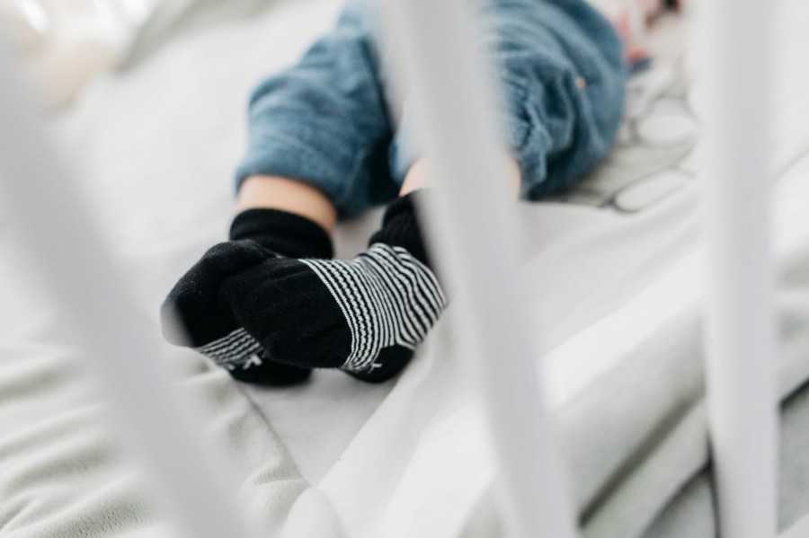 Skarpetki niemowlęce Stay-on-Socks, Black Stripes / KipKep