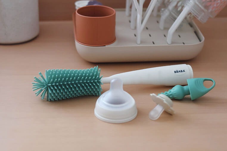 Szczotka do butelek i smoczków silikonowa Sage Green / Beaba