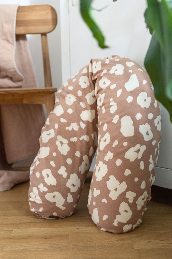 Ergonomiczna poduszka rogal dla kobiet w ciąży i karmiących Big Flopsy™, Print Jersey Savannah Bloom / Beaba