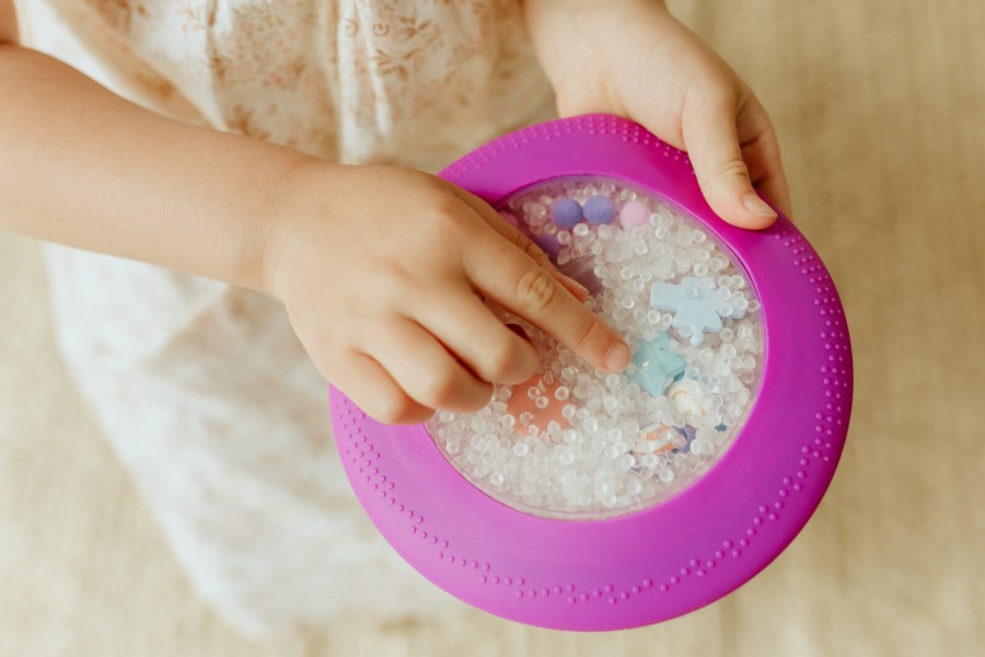 Sensoryczny dysk z figurkami A-Ku-Ku! Peekaboo - Galaktyka / Jellystone