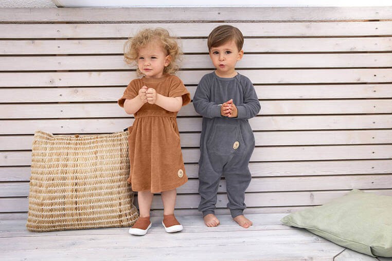 Ultrawygodne elastyczne trampki dziecięce z antypoślizgową podeszwą Splash & Fun caramel / Lassig