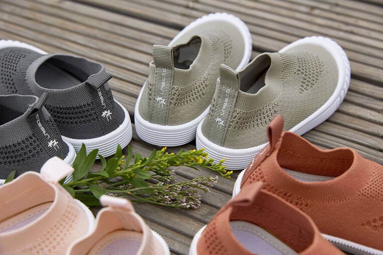 Ultrawygodne elastyczne trampki dziecięce z antypoślizgową podeszwą Splash & Fun caramel / Lassig