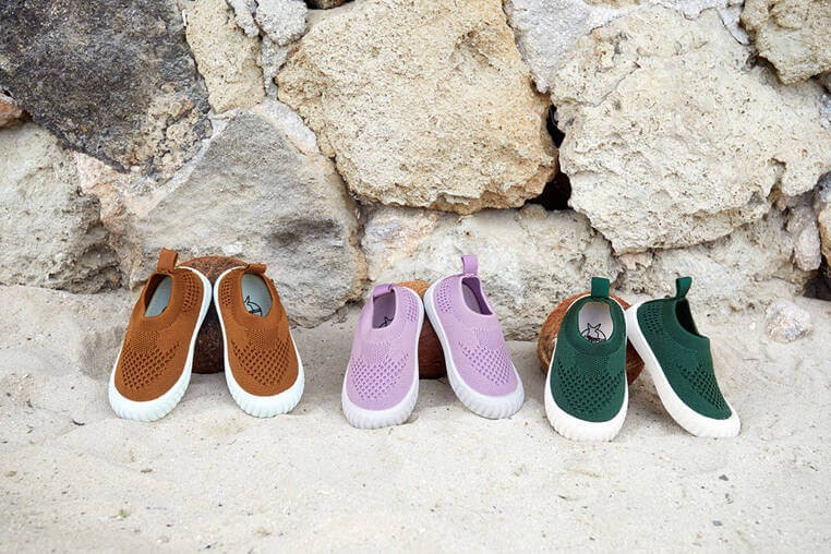 Ultrawygodne elastyczne trampki dziecięce z antypoślizgową podeszwą Splash & Fun lilac / Lassig