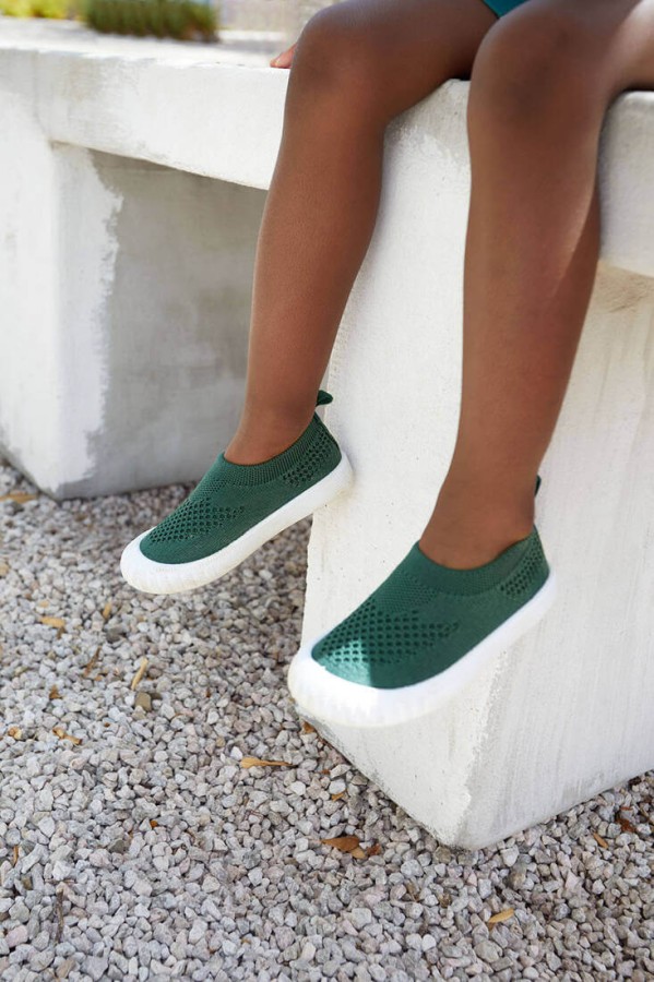 Ultrawygodne elastyczne trampki dziecięce z antypoślizgową podeszwą Splash & Fun green / Lassig