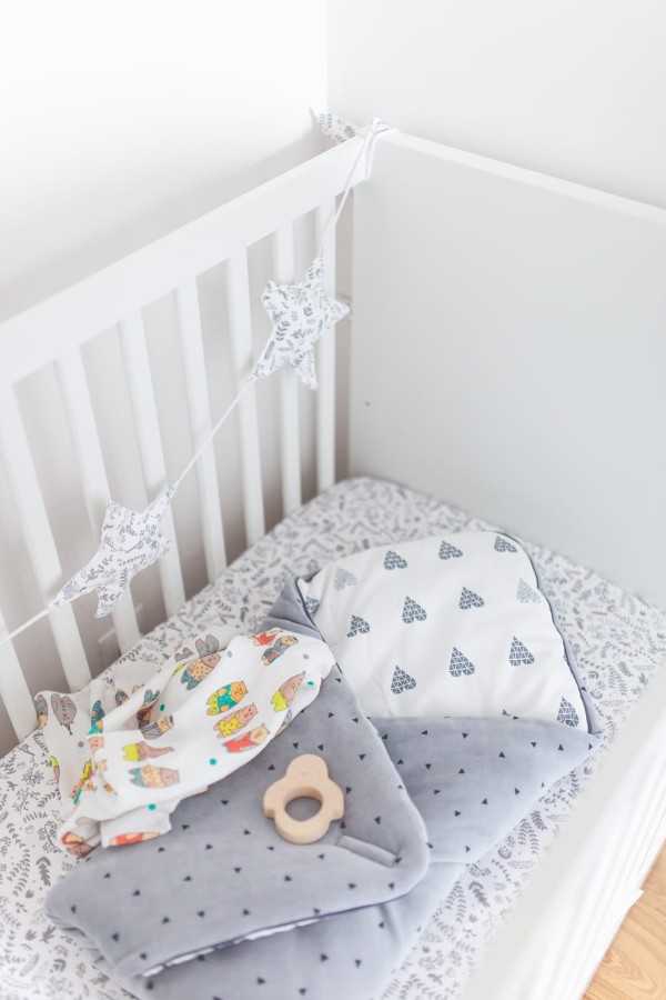 Prześcieradło z gumką do łóżeczka BOTANIC Różne rozmiary / Pink no More