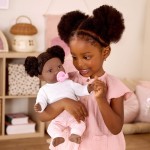 Lalka niemowlę z włosami i smoczkiem, w dwuczęściowym ubranku - ciemnoskóra brunetka / LullaBaby