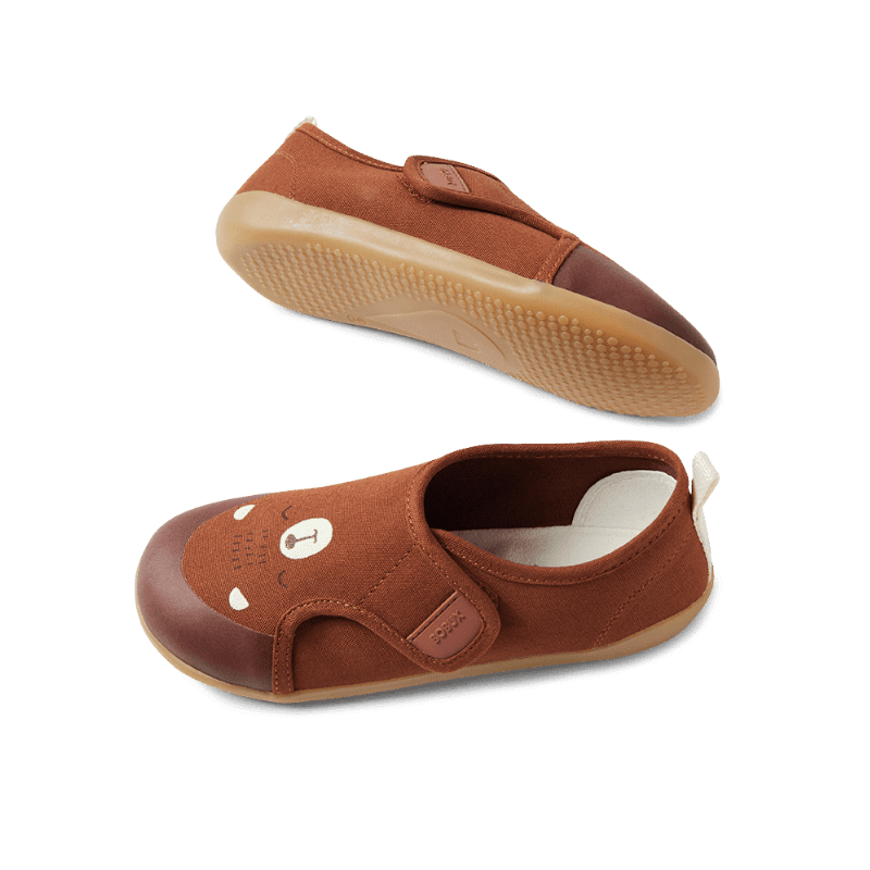 Bawełniane kapcie z gumową podeszwą Indie - Bear Mocha / Bobux