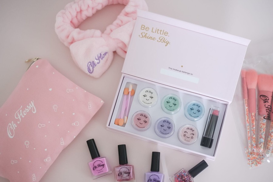 Naturalny zestaw do makijażu DELUXE, cienie, róż, szminka i akcesoria / Oh Flossy