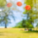 Scoop & Toss Game Set - gra zręcznościowa - szufle z piłkami / B.Toys