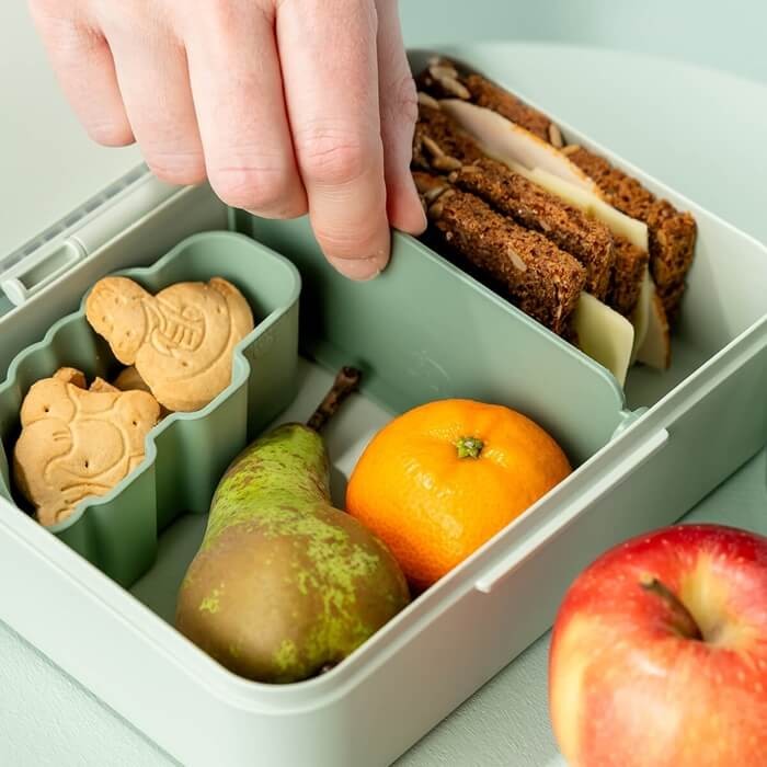 Lunchbox dla dziecka z podziałką Playground Green / Done by Deer