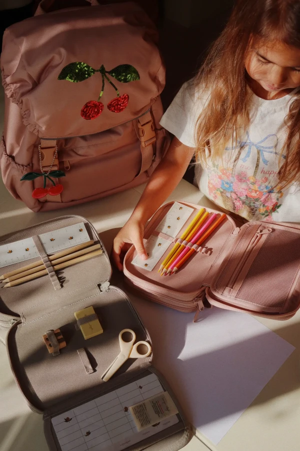 Piórnik Clover z wyposażeniem - tiger oak / Konges slojd