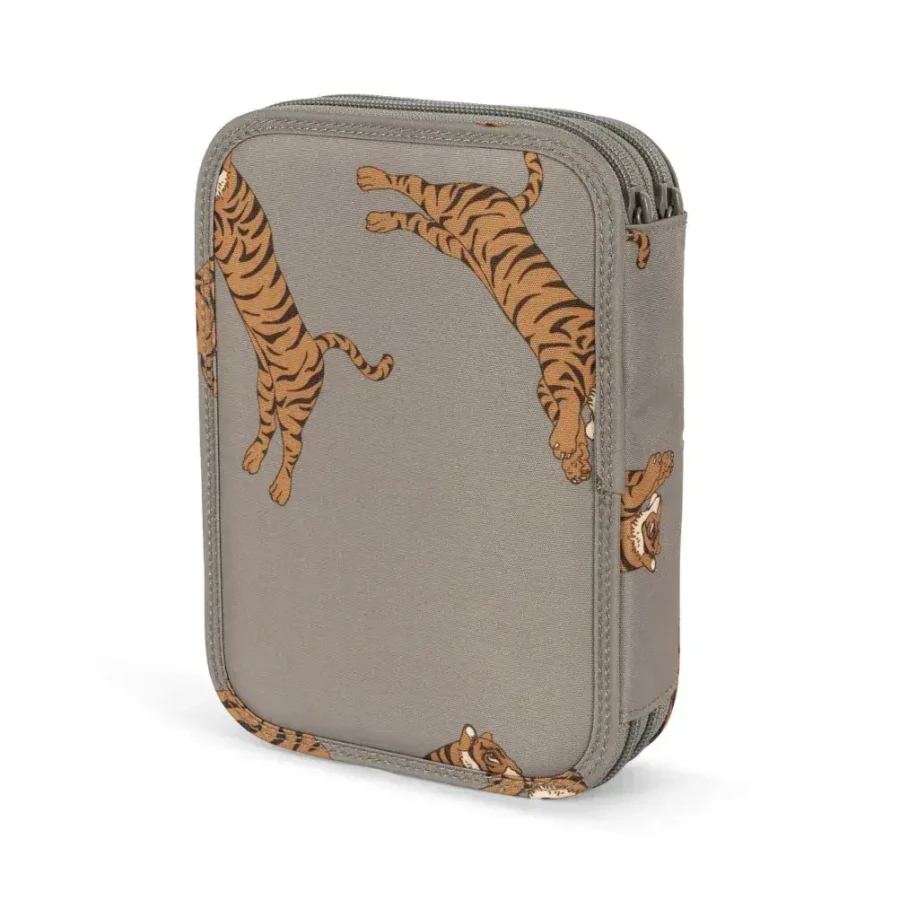 Piórnik Clover z wyposażeniem - tiger oak / Konges slojd