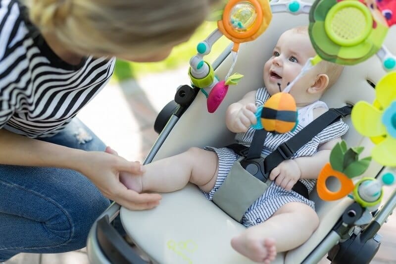 Łuk z zabawkami - Zabawa na łące / Tiny Love