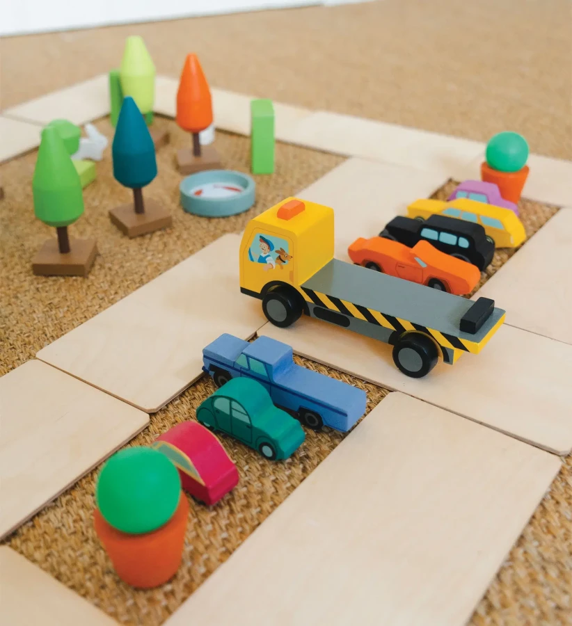 Drewniana ciężarówka z autkami / Tender Leaf Toys