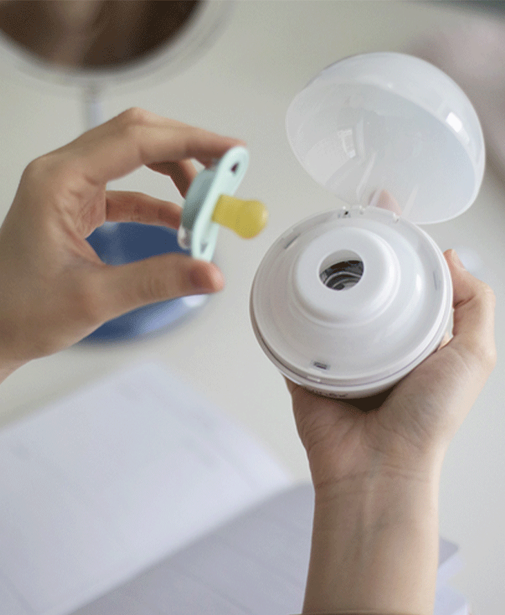 Sterylizator UV Duccio do smoczków - biały / Suavinex