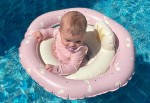 Koło do pływania Baby Rose Swan z siedziskiem / Vanilla Copenhagen