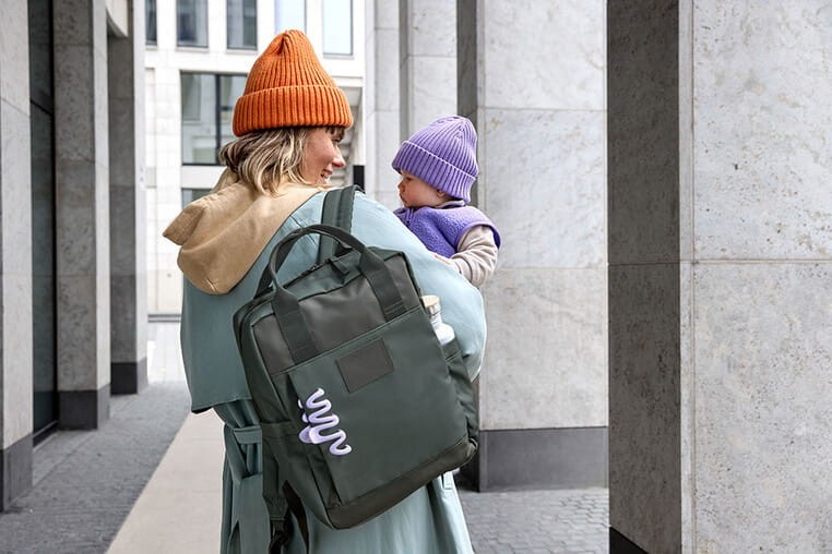 Plecak dla mam kwadratowy z akcesoriami Vividal Backpack dark olive / Lassig