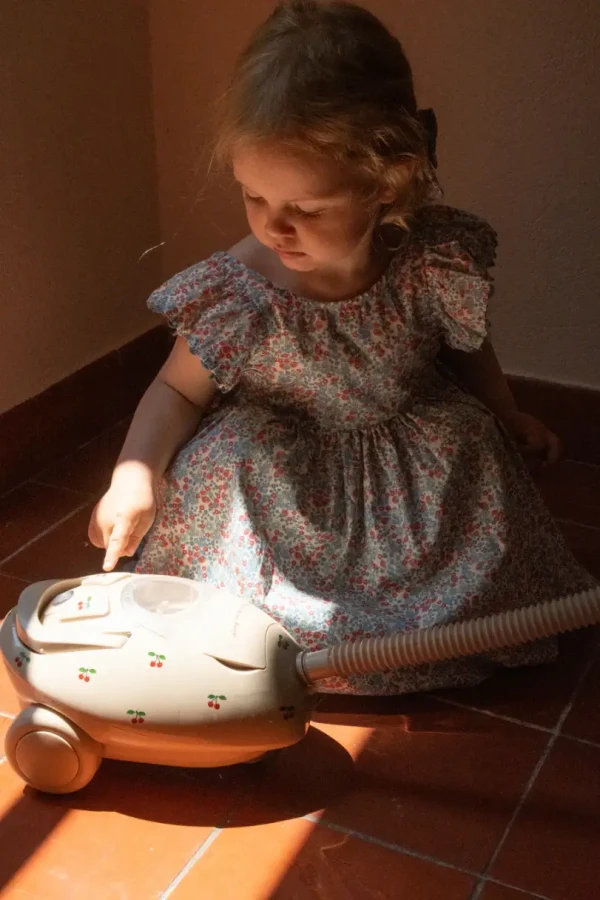 Zabawka odkurzacz - cherry / Konges slojd