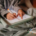 USZKODZONE OPAKOWANIE: Podświetlany tablet do nauki pisania i rysowania KIDYDRAW-PRO - zielony / Kidywolf