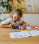 Tablet graficzny z szablonami do rysowania KIDYDRAW-MINI - princess / Kidywolf
