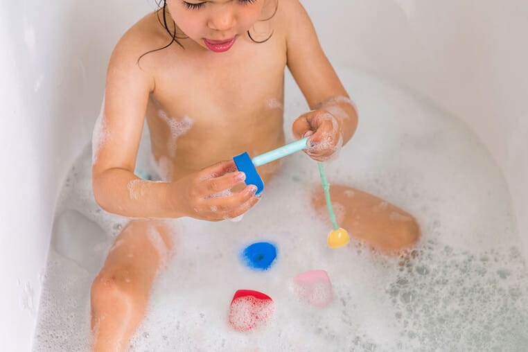 Klocki piankowe do nawlekania do kąpieli Beedi - Hearts / QUUT