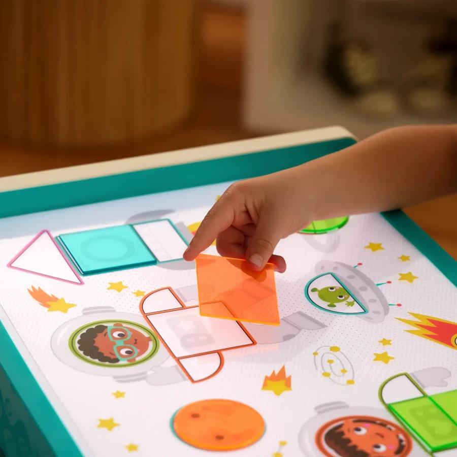 Edukacyjny podświetlany stolik do rysowania Look & Shine / B.Toys