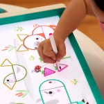 Edukacyjny podświetlany stolik do rysowania Look & Shine / B.Toys