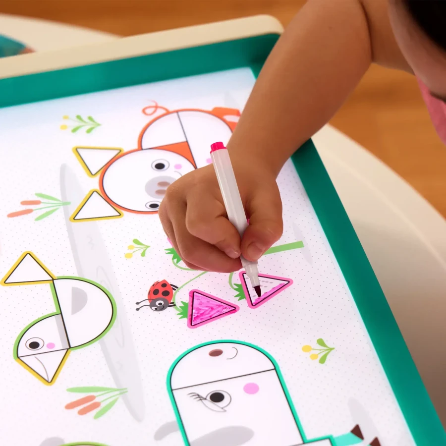 Edukacyjny podświetlany stolik do rysowania Look & Shine / B.Toys