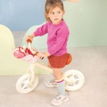 Lalka dzidziuś w foteliku rowerowym z komforterem i kaskiem Lena 18 m+ / Lilliputiens