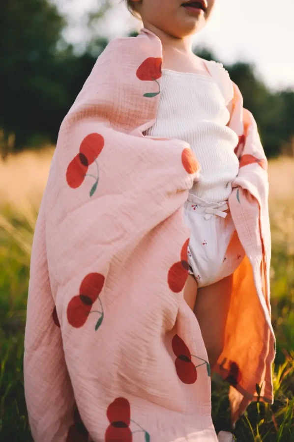 Otulacz muślinowy - dwie wiśnie / The Story Makers