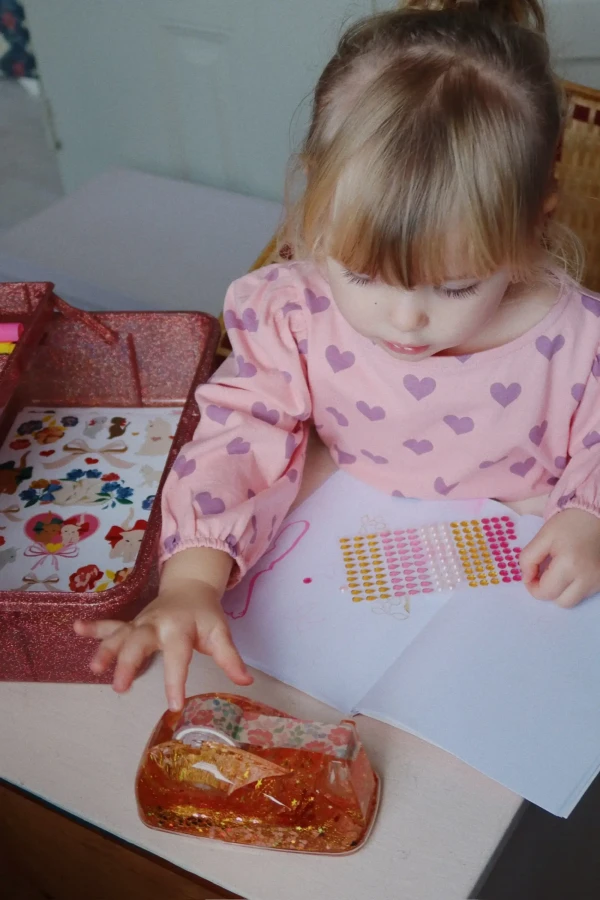 Kuferek małego artysty - glitter rose / Konges slojd