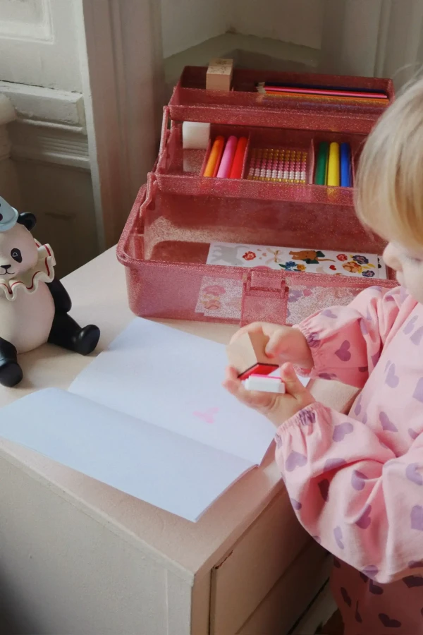 Kuferek małego artysty - glitter rose / Konges slojd