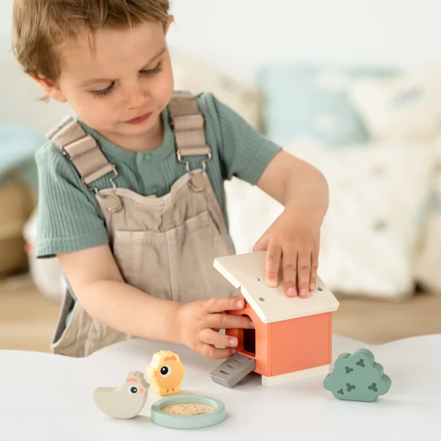 Drewniany zestaw do zabawy w farmę – Kurka Clucky / Done by Deer