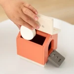 Drewniany zestaw do zabawy w farmę – Kurka Clucky / Done by Deer