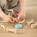 Drewniany zestaw do zabawy w farmę – Owieczka Sheepy / Done by Deer