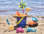 Sands Ahoy! – wiaderko z akcesoriami do piasku NIEBIESKIE / B.Toys