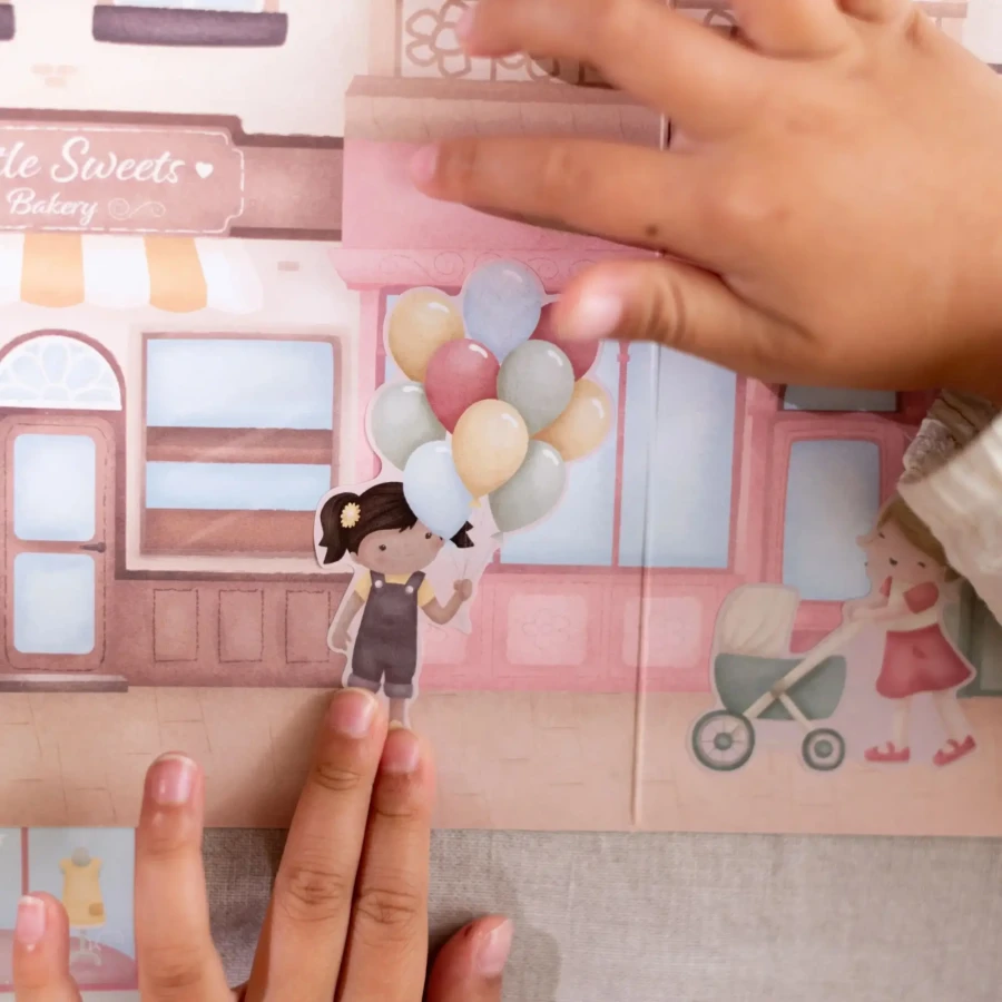 Książeczka z naklejkami Rosa na zakupach / Little Dutch