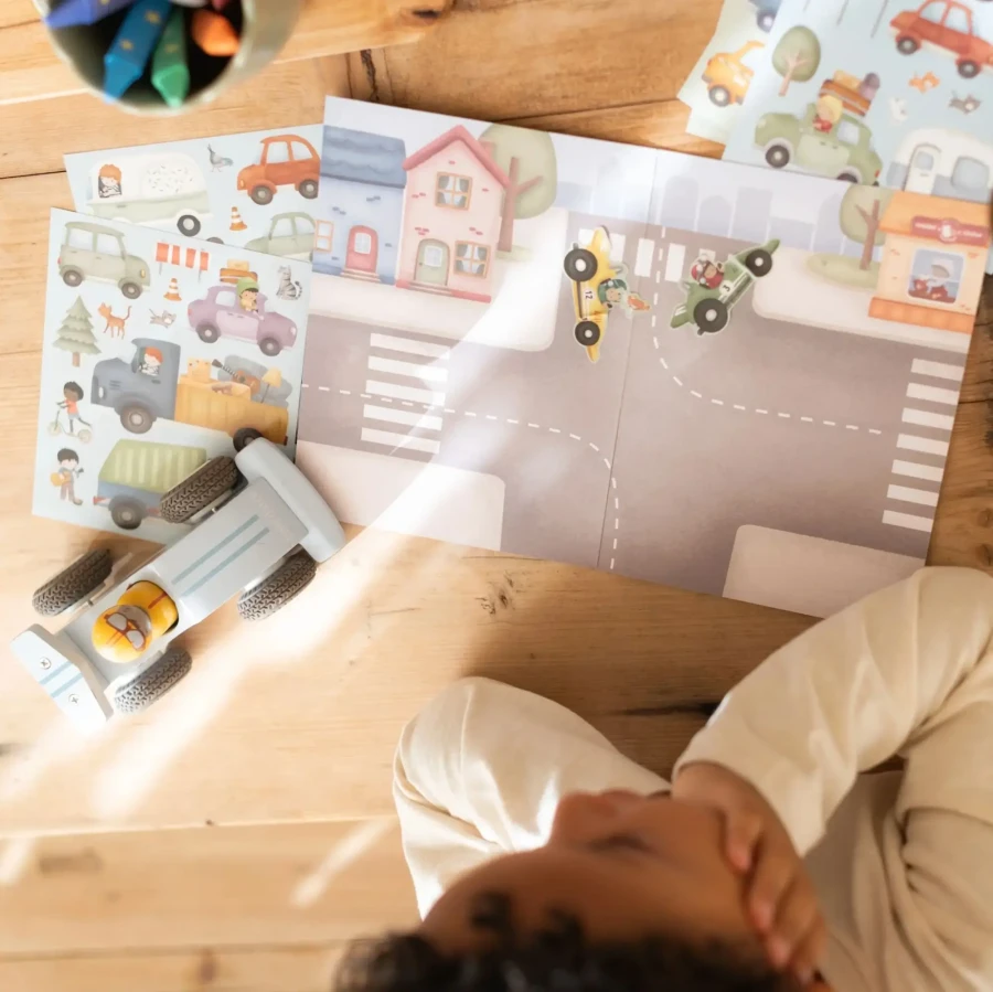 Książeczka z naklejkami Jim na ulicy / Little Dutch